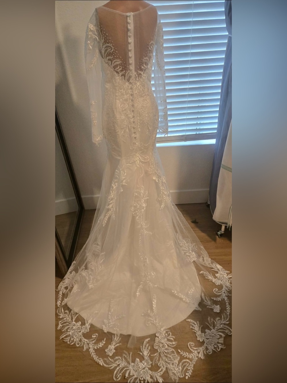 Ivory Lace Mermaid Wedding Dress with Sheer Train never worn selected another - Picture 2 of 9